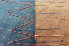 Blattscape 193 | 2021 | 7 x 14 cm | Blatt gummiert, Acryl, Garn